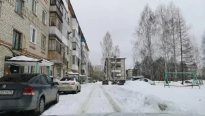Двор в поселке Малышева, улица Тимирязева.