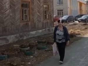 Заброшка у администрации поселка Малышева