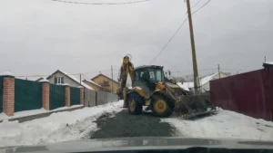 В поселке Малышева на улице Гоголя делают дорогу