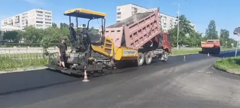 na ulicze mira v g. asbest idyot ukladka asfalta