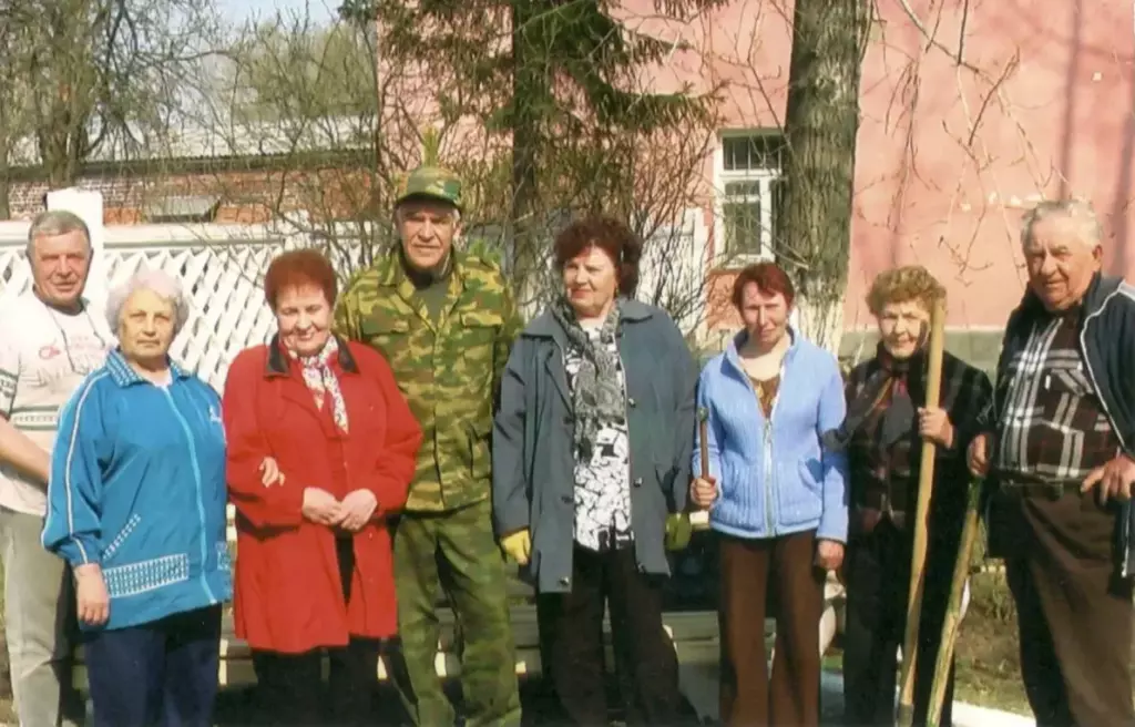 kak malaya rodina s veteranam 18 let nazad golubye eli vysazhivali